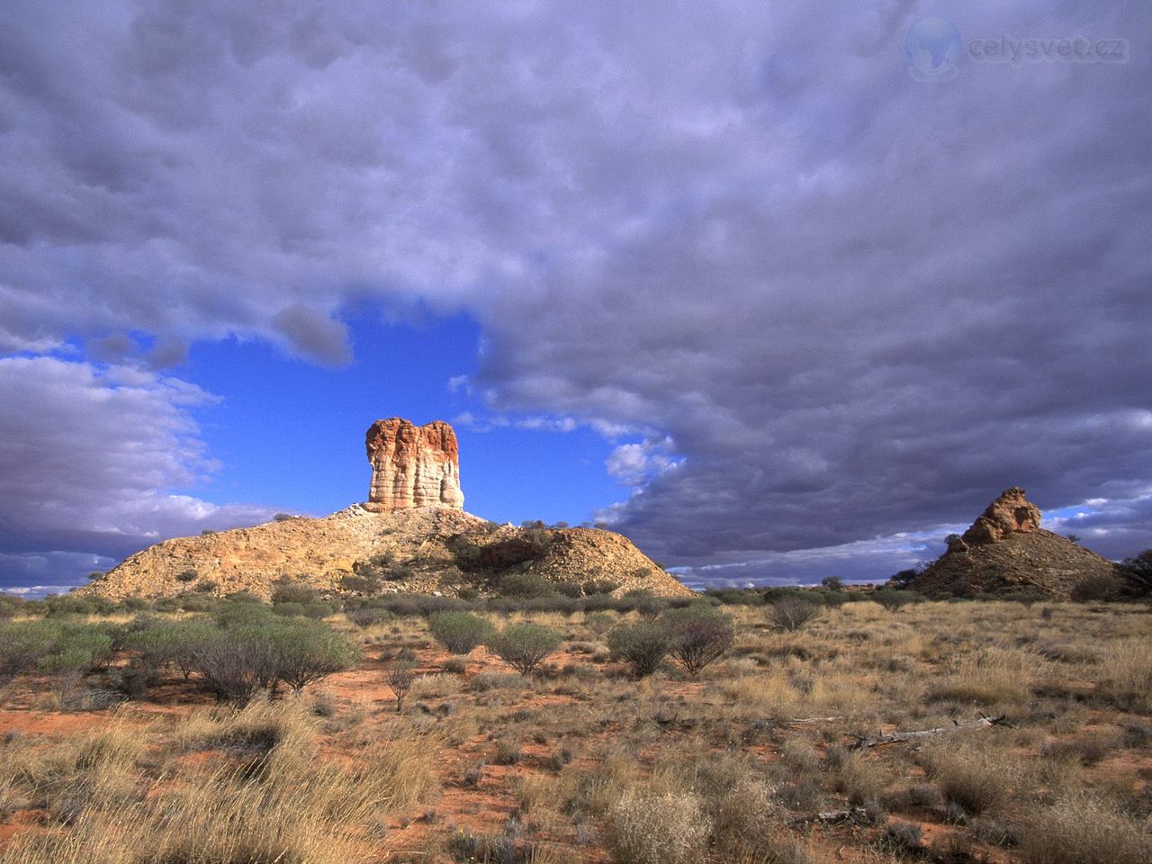 Foto: Sandstone Tower, Chambers Pillar Historical Reserve, Northern Territory, Australia