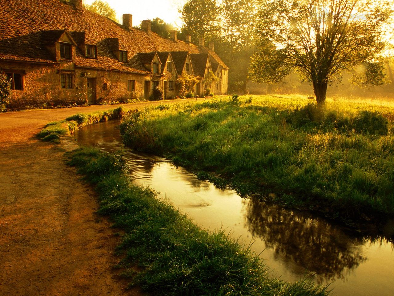 Foto: Morning Mist, Arlington Row, Bibury, Gloucestershire, England