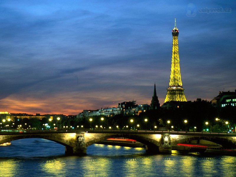 Foto: Eiffel Tower And The Seine River At Night, Paris, France