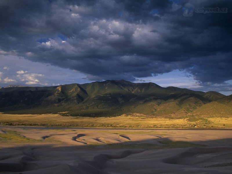 Foto: Dark Sky Over Great Sand Dunes National Park, Colorado