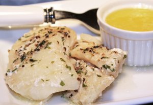 Recept online: Platz s citronovm mslem: Lehk letn pokrm z osmaen ryby s petrelouvou nat a citronovm mslem 